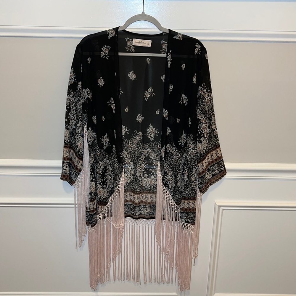 Women's sheer fringed kimono Abercrombie & Fitch size large black floral print